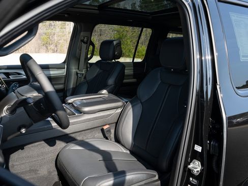 New 2026 Jeep Grand Wagoneer Limited w/ Premium Group II AWD/4WD image 15