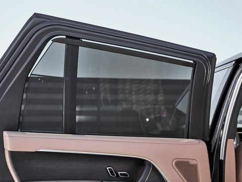 Used 2025 Land Rover Range Rover Long Wheelbase SE image 50