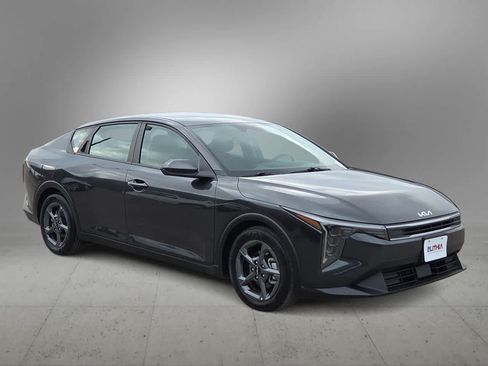 Used 2025 Kia K4 FWD image 2