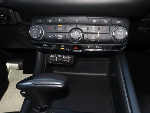 Used 2024 Dodge Durango GT AWD/4WD image 11