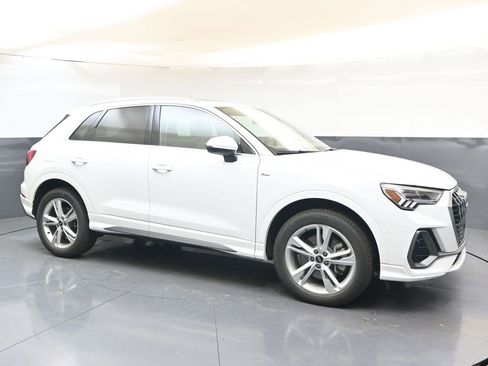 Used 2024 Audi Q3 2.0T Premium w/ Convenience Package image 7