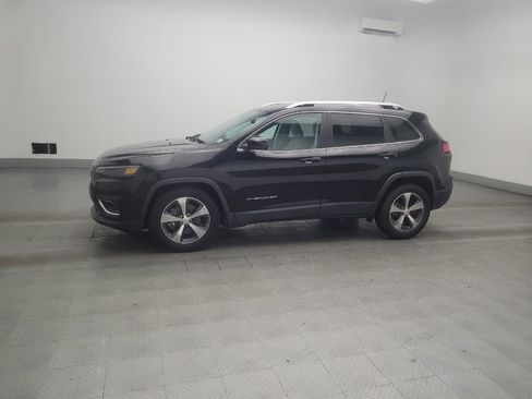 Used 2019 Jeep Cherokee Limited w/ Technology Group FWD image 2