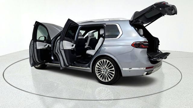 Used 2024 BMW X7 xDrive40i w/ Premium Package AWD/4WD image 16