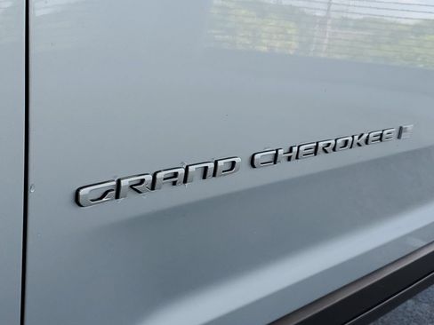 Used 2024 Jeep Grand Cherokee Laredo AWD/4WD image 6
