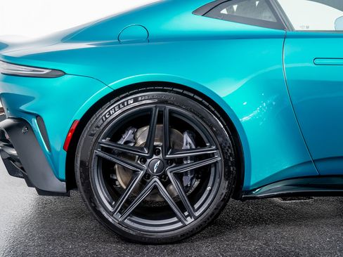 Used 2025 Aston Martin V8 Vantage Coupe image 8