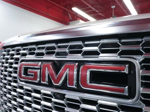 Used 2022 GMC Yukon Denali w/ Denali Premium Package image 39