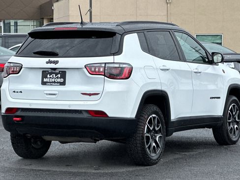 Used 2025 Jeep Compass Trailhawk AWD/4WD image 4
