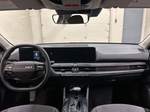 Used 2025 Kia K4 LXS image 17