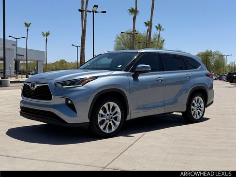 Used 2020 Toyota Highlander Limited FWD image 2
