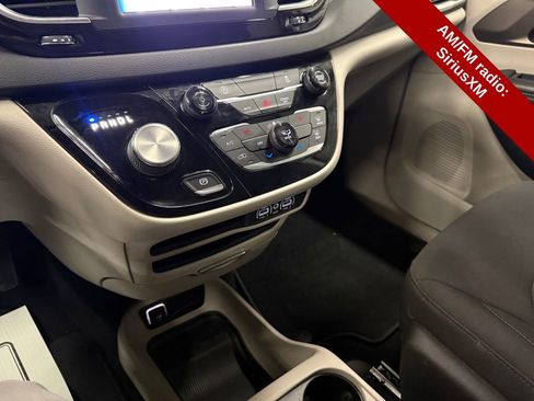 Used 2022 Chrysler Voyager LX FWD image 27
