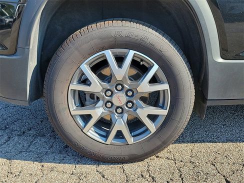 Used 2023 GMC Acadia SLT image 6