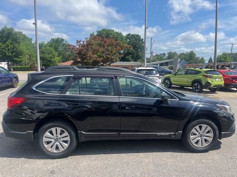 Used 2019 Subaru Outback 2.5i AWD/4WD image 3