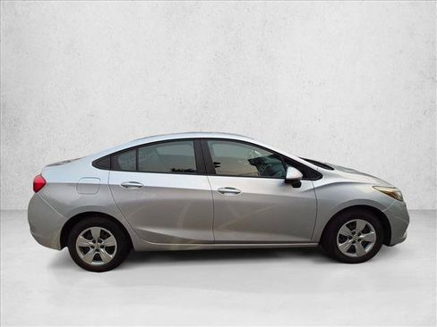 Used 2018 Chevrolet Cruze LS FWD image 4