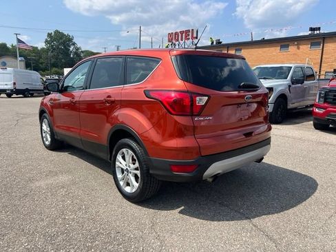 Certified 2019 Ford Escape SE FWD image 6