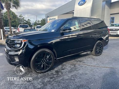 New 2025 Ford Expedition Platinum image 3