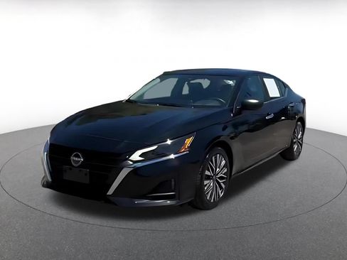 Used 2025 Nissan Altima 2.5 SV FWD image 4