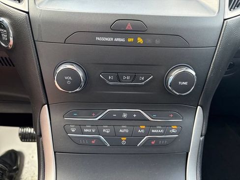 Used 2019 Ford Edge SEL w/ Equipment Group 201A AWD/4WD image 16