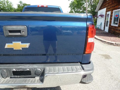 Used 2018 Chevrolet Silverado 2500 W/T w/ WT Convenience Package AWD/4WD image 9