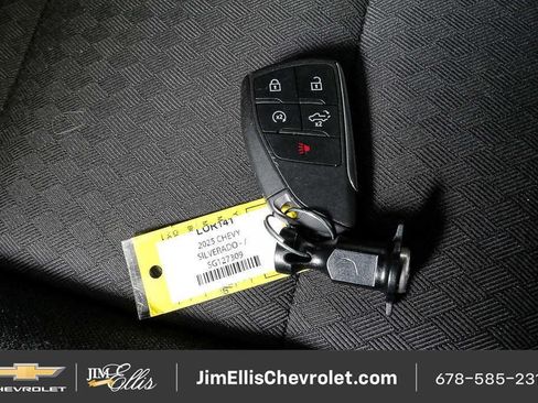 Certified 2025 Chevrolet Silverado 1500 LT AWD/4WD image 24
