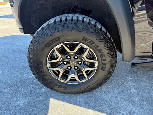 Used 2024 Chevrolet Colorado ZR2 w/ ZR2 Convenience Package III image 12