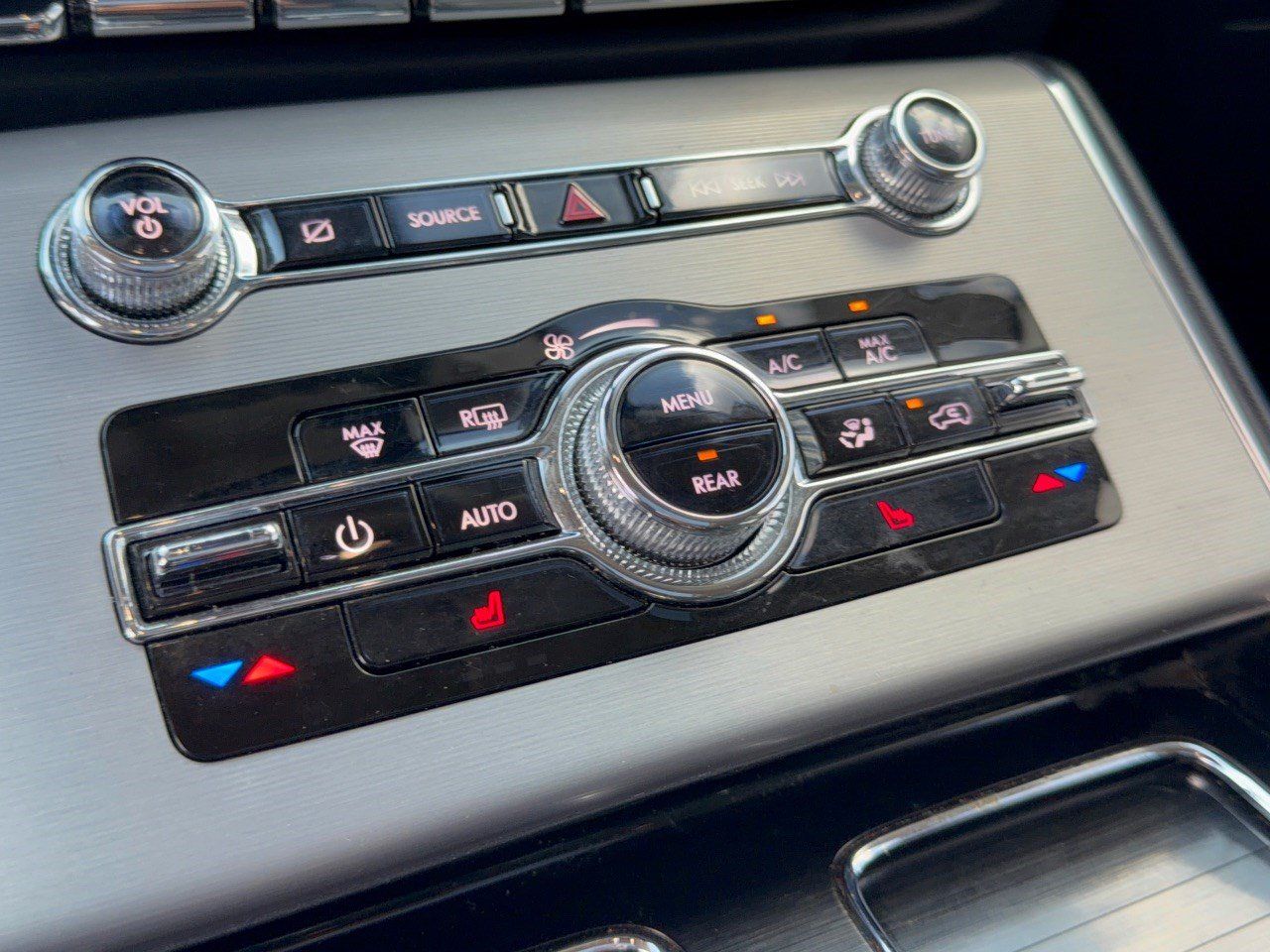 Used 2024 Lincoln Aviator AWD w/ Premium Package image 22