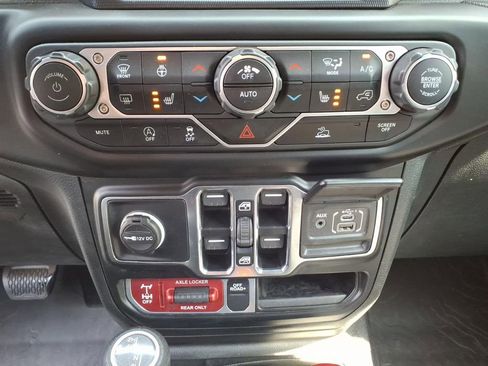 Used 2023 Jeep Gladiator Mojave w/ LED Lighting Group AWD/4WD image 22