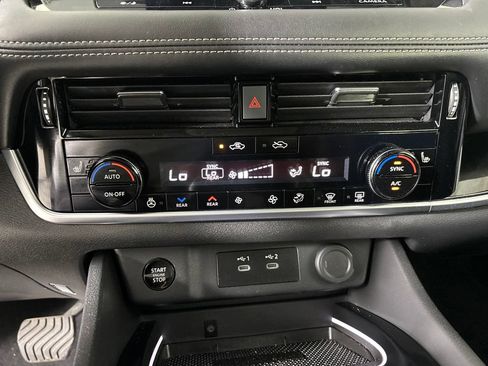 Used 2025 Nissan Rogue SL w/ Tech Package FWD image 23