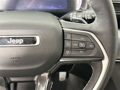 Used 2023 Jeep Grand Cherokee L Laredo image 23