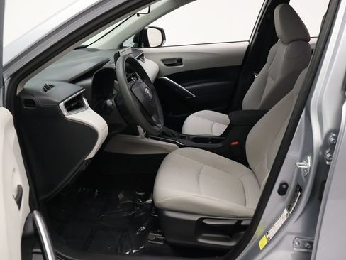 Used 2023 Toyota Corolla Cross L FWD image 14