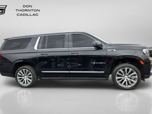 Used 2022 GMC Yukon XL SLT w/ SLT Premium Package AWD/4WD image 6