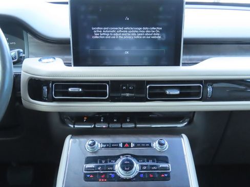 Used 2022 Lincoln Aviator Reserve w/ Equipment Group 201A image 8