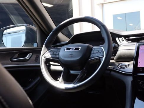 Used 2025 Jeep Grand Cherokee L Limited w/ Luxury Tech Group II AWD/4WD image 50