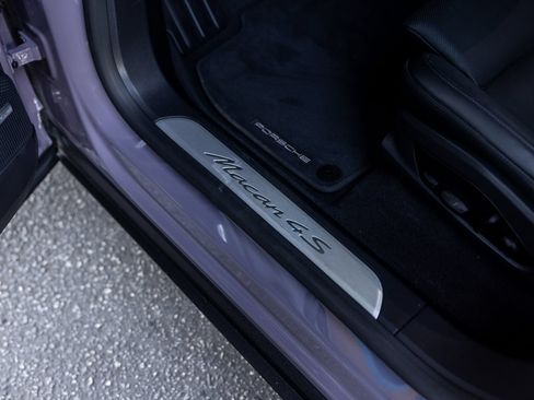 Certified 2025 Porsche Macan 4S Electric AWD/4WD image 41