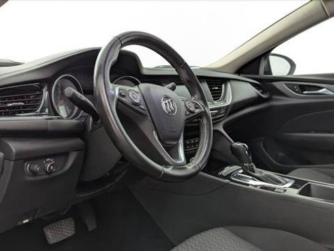 Used 2018 Buick Regal Preferred w/ Driver Confidence Package #1 FWD image 19