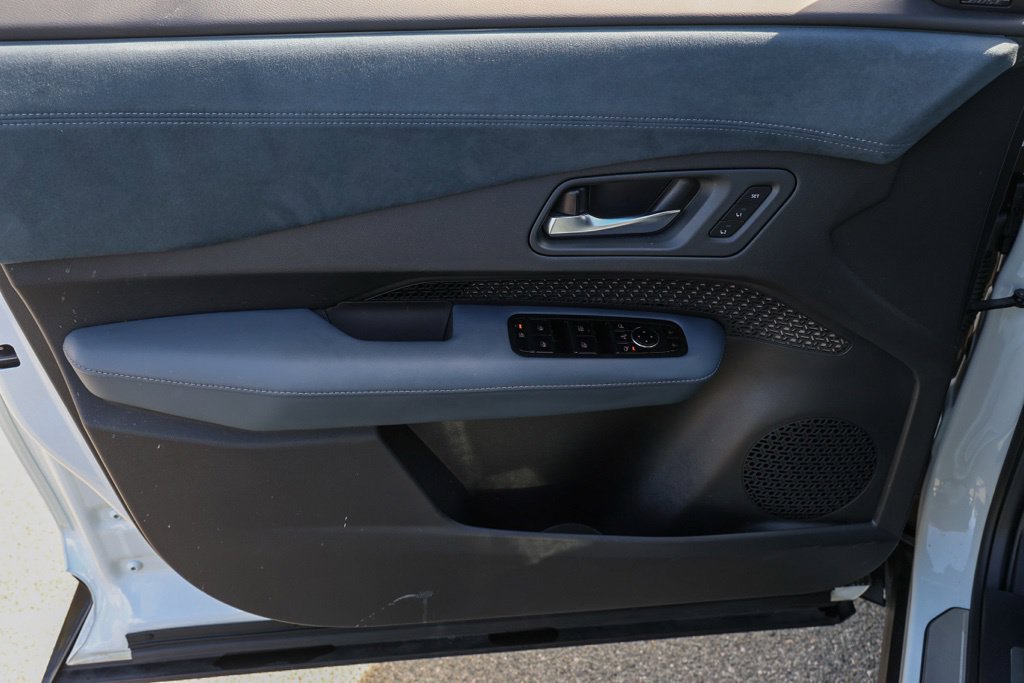 Used 2024 Nissan Ariya AWD image 25