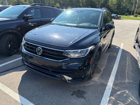 Used 2022 Volkswagen Tiguan SE R-Line AWD/4WD image 1