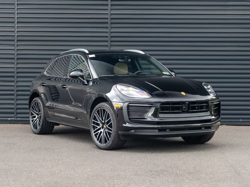 Used 2023 Porsche Macan AWD/4WD image 10