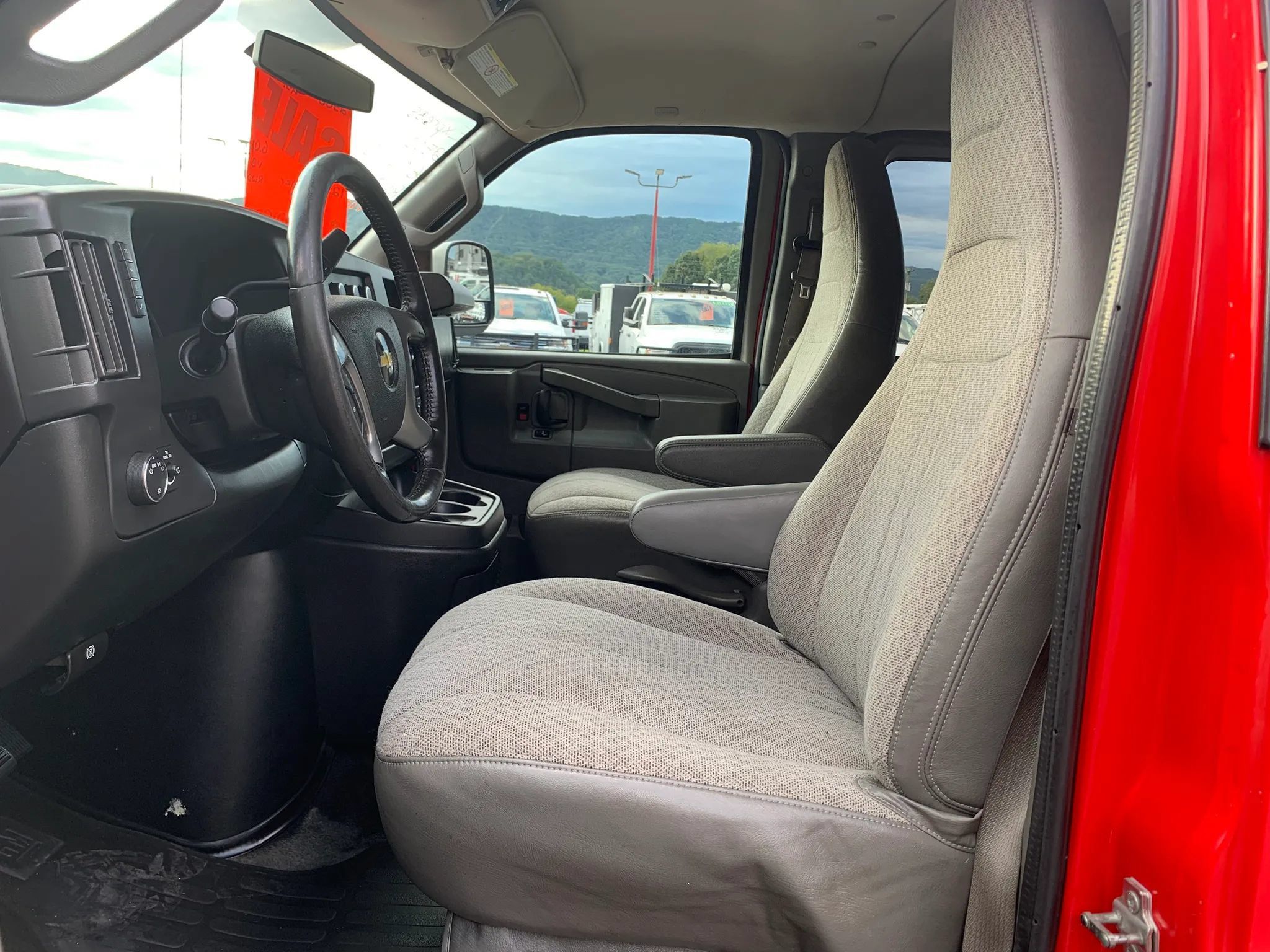 Used 2016 Chevrolet Express 2500 LS RWD image 9