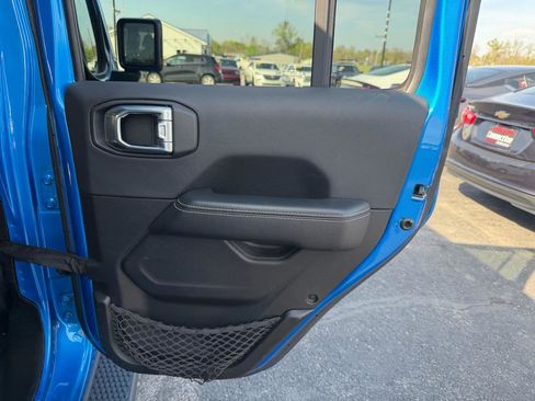 Used 2022 Jeep Wrangler Unlimited Sahara w/ Cold Weather Group image 18