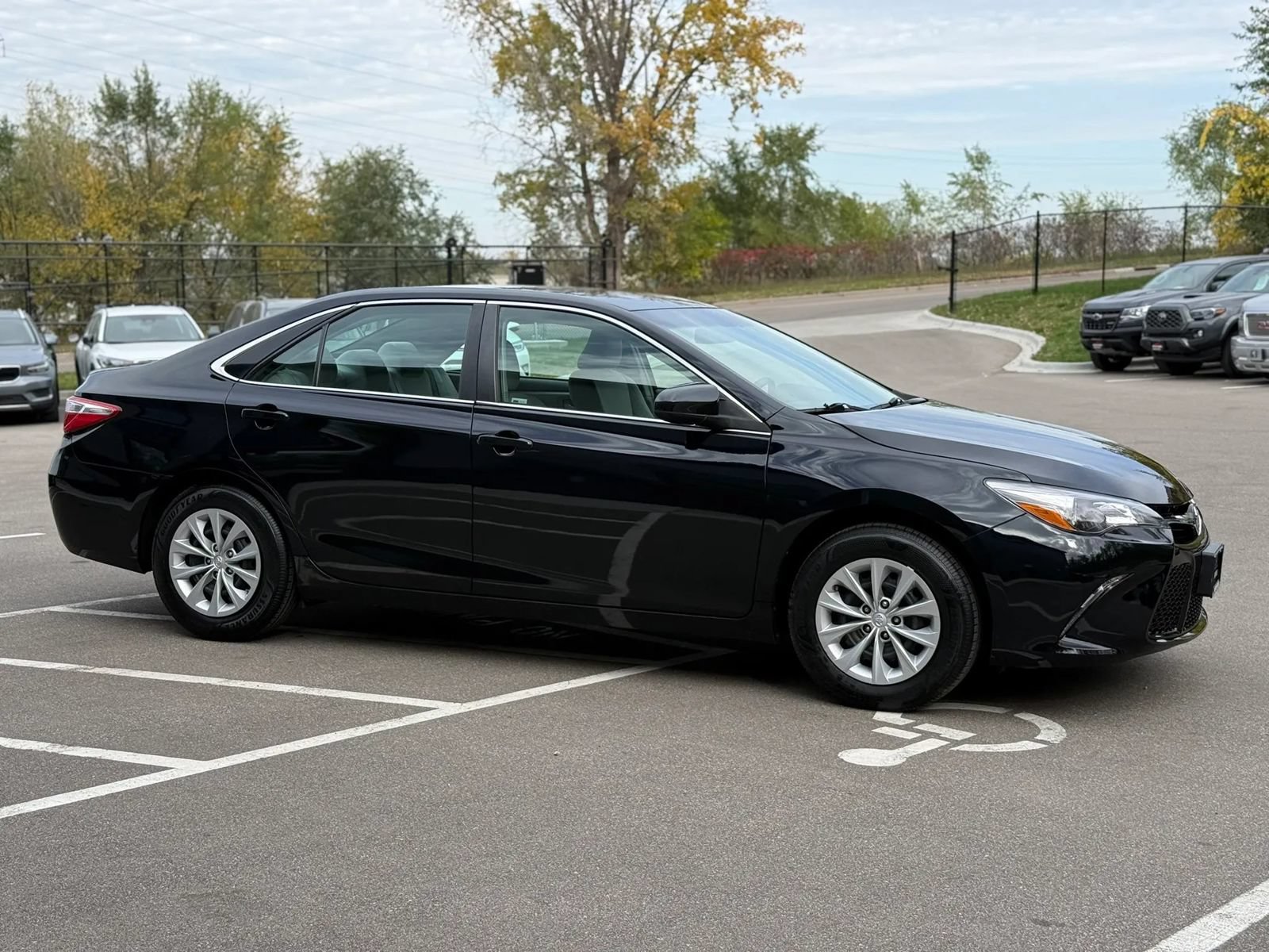 Used 2015 Toyota Camry LE FWD image 6