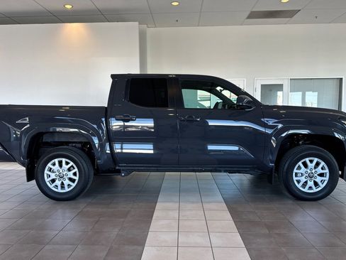 Certified 2024 Toyota Tacoma SR5 AWD/4WD image 3