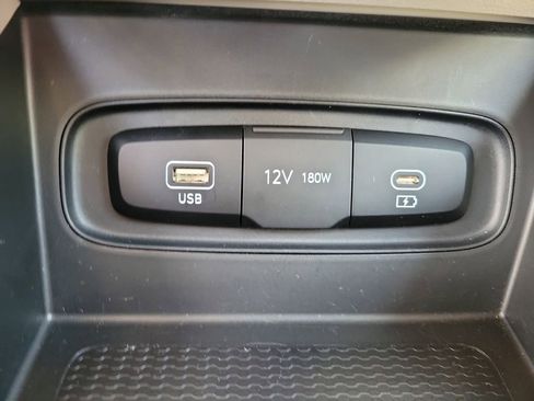 Used 2023 Hyundai Venue SEL w/ Cargo Package image 21