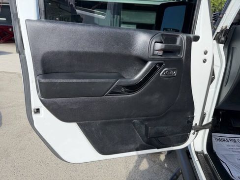 Used 2015 Jeep Wrangler Unlimited Sahara AWD/4WD image 10