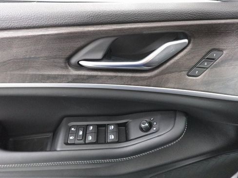 New 2025 Jeep Grand Cherokee L Limited w/ Luxury Tech Group II image 8