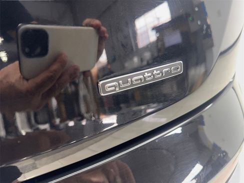 Used 2022 Audi Q5 2.0T Premium w/ Convenience Package image 24