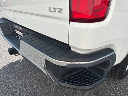Used 2022 Chevrolet Silverado 1500 LTZ w/ LTZ Convenience Package II RWD image 13