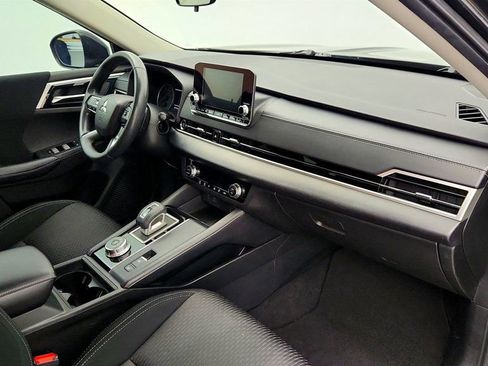 Used 2022 Mitsubishi Outlander ES image 25