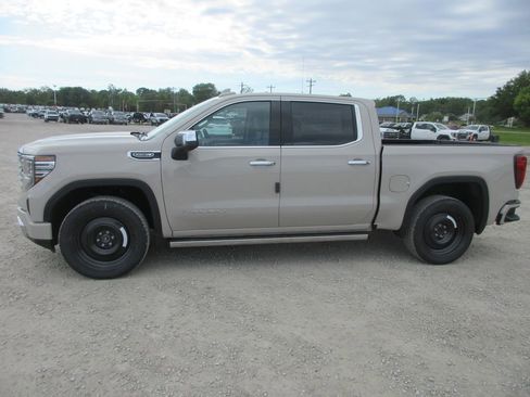 New 2026 GMC Sierra 1500 Denali w/ Denali Reserve Package AWD/4WD image 9