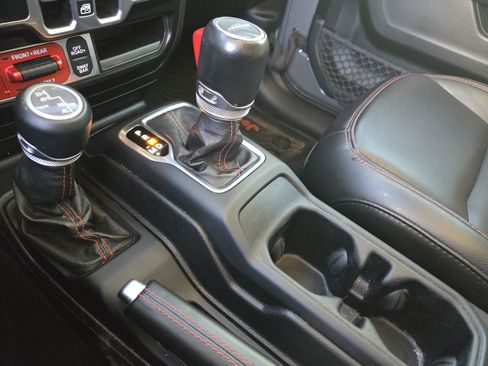 Used 2020 Jeep Gladiator Rubicon image 21