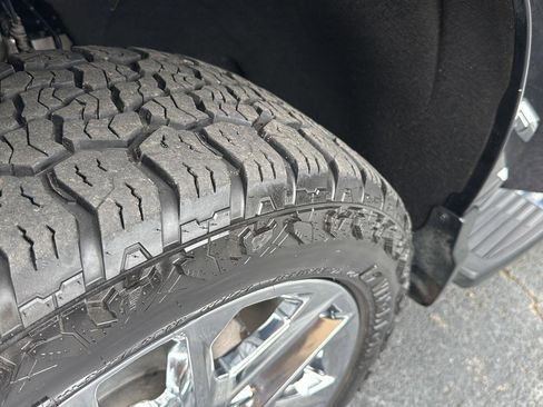 Used 2023 Chevrolet Silverado 1500 High Country w/ Technology Package image 36